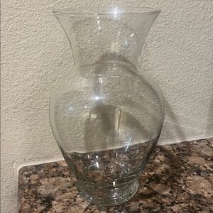 Bundle X 2 Elegant Clear Glass Vase, Great for any formal occasion